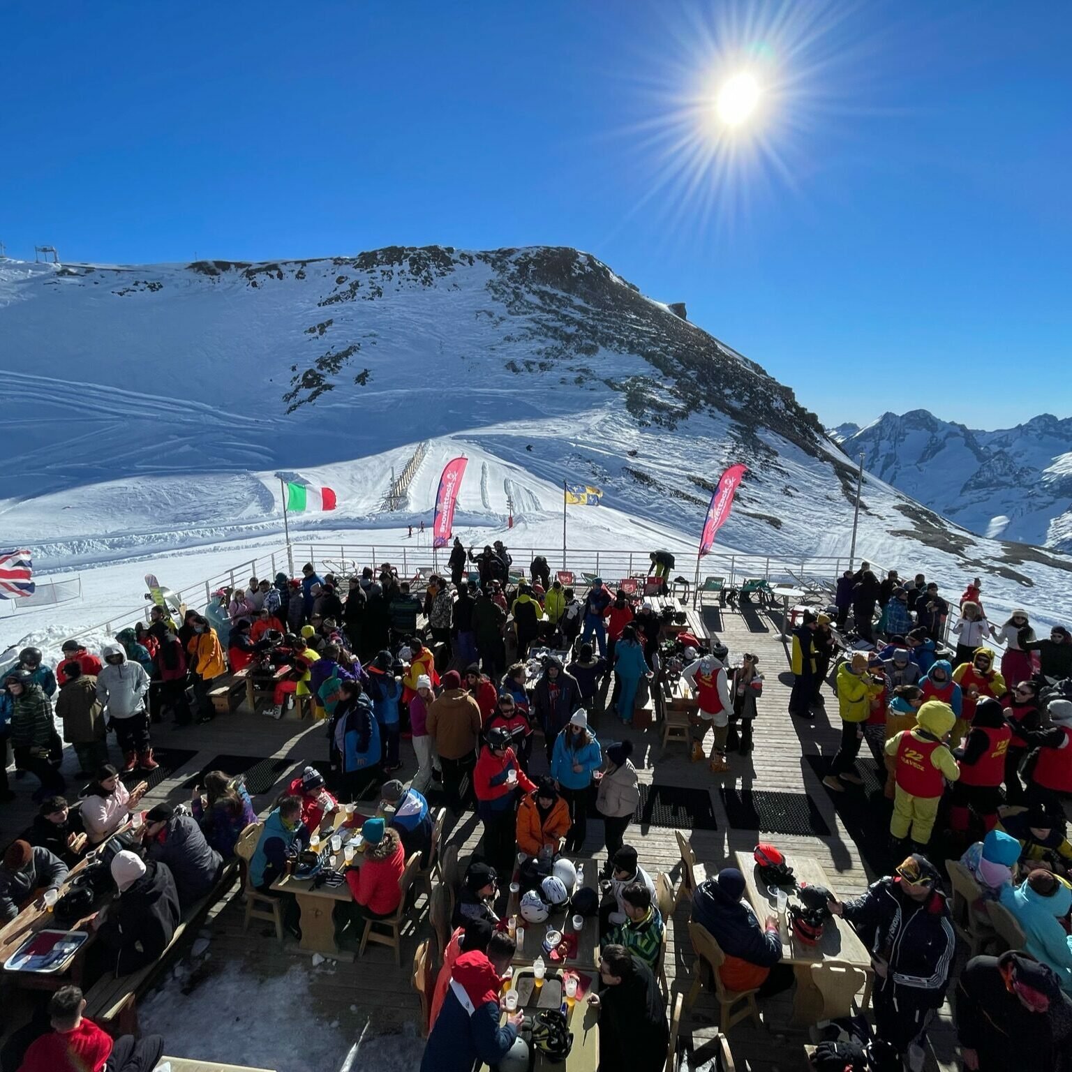 La fête au Refuge des Glaciers